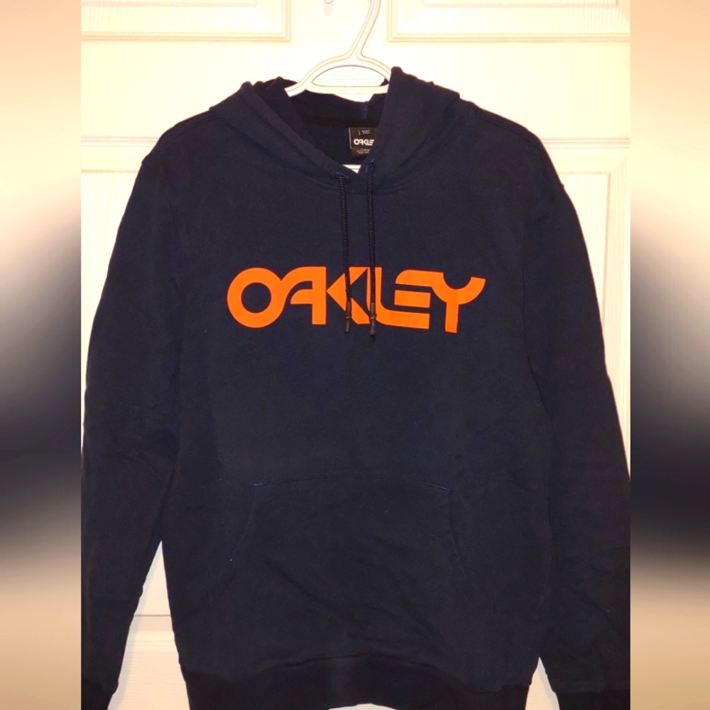 Oakley Navy Hoodie with Bright Orange Logo – Size XL